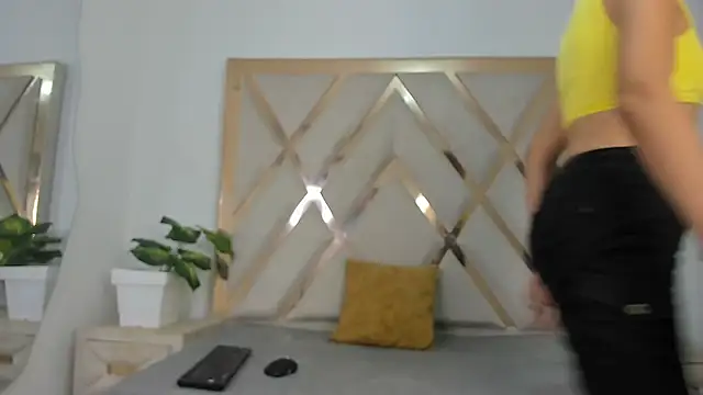 Selenaasm online show from 12.20.25