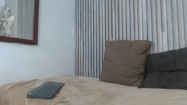 Snapshot of SmoothAlpha_ chatting on 01.05.26 SmoothAlpha online show from 01.05.26