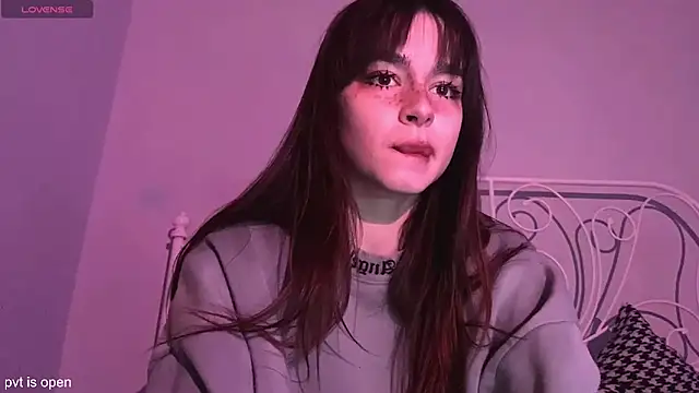 Snapshot of xx_lily chatting on 12.23.25 xx lily online show from 12.23.25