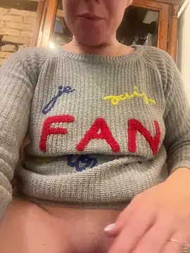 Snapshot of RedPepper- chatting on 12.19.25 RedPepper- online show from 12.19.25