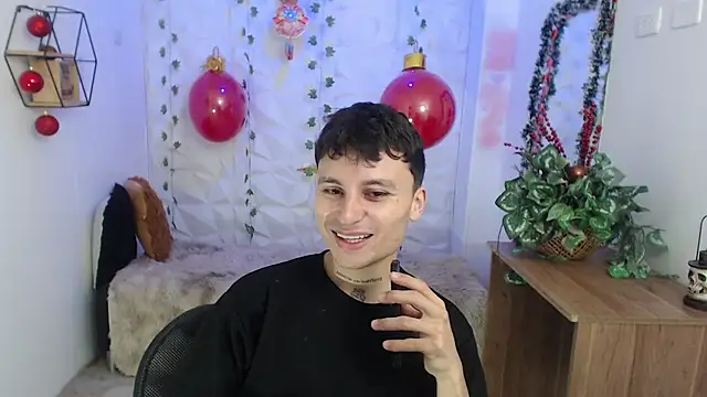 Snapshot of Noah_Vera chatting on 12.18.25 Noah Vera online show from 12.18.25