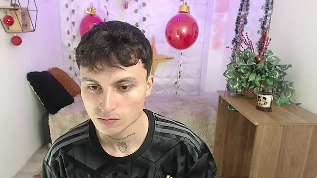 Snapshot of Noah_Vera chatting on 12.20.25 Noah Vera online show from 12.20.25