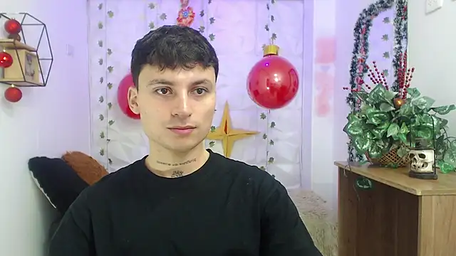 Snapshot of Noah_Vera chatting on 12.21.25 Noah Vera online show from 12.21.25