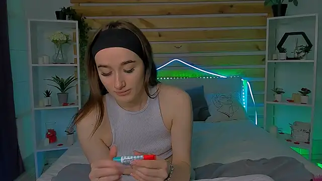 Snapshot of Evis_Dailyy chatting on 02.12.26 Evis Dailyy online show from 02.12.26