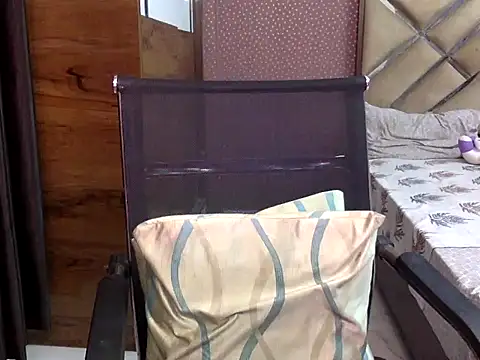 Snapshot of snehaa89 chatting on 12.23.25 snehaa89 online show from 12.23.25