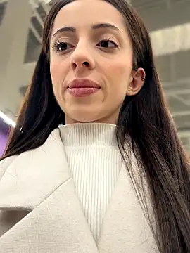 YeaLina online show from 12.17.25