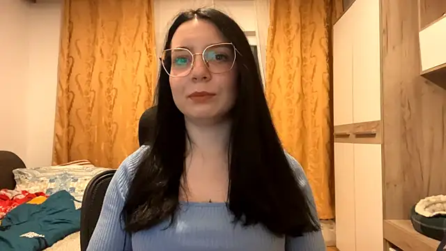 Snapshot of DoraRobertos chatting on 12.21.25 DoraRobertos online show from 12.21.25