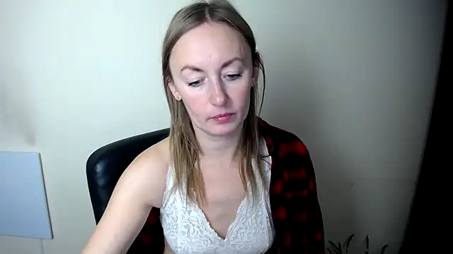 LiaSeass  online show from 12.15.25