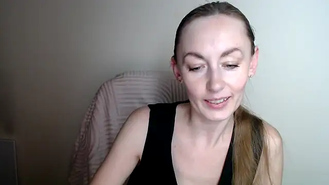 Snapshot of LiaSeass_ chatting on 06.24.26 LiaSeass online show from 06.24.26