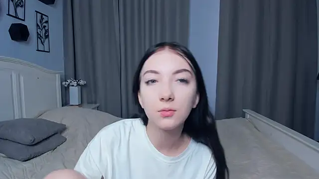 Snapshot of JanettVeld chatting on 12.15.25 JanettVeld online show from 12.15.25