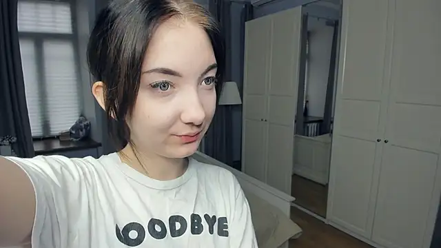 Snapshot of JanettVeld chatting on 12.21.25 JanettVeld online show from 12.21.25