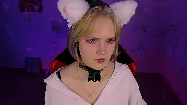 Snapshot of madeline_doll chatting on 01.14.26 madeline doll online show from 01.14.26