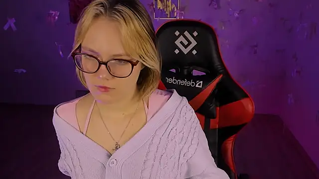 Snapshot of madeline_doll chatting on 02.20.26 madeline doll online show from 02.20.26