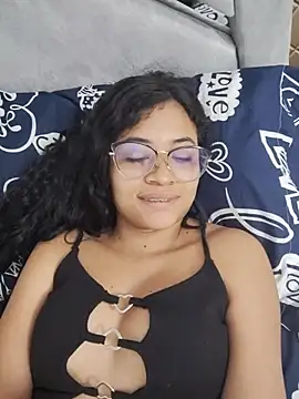 Snapshot of DAFNNEE_HOT chatting on 05.19.26 DAFNNEE HOT online show from 05.19.26