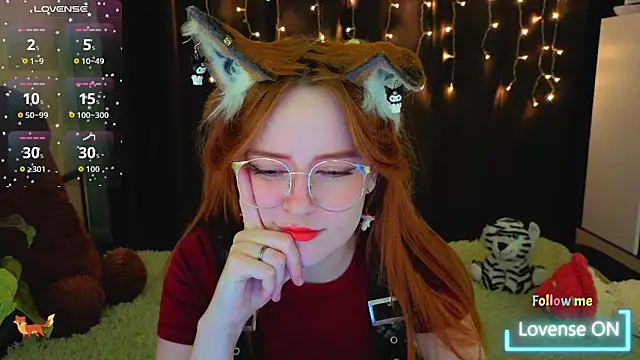 Snapshot of LittleFoxHole chatting on 12.22.25 LittleFoxHole online show from 12.22.25