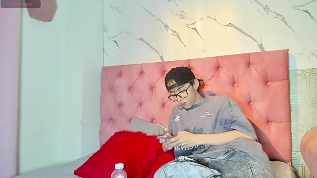 Snapshot of double_temptation2 chatting on 12.17.25 double temptation2 online show from 12.17.25