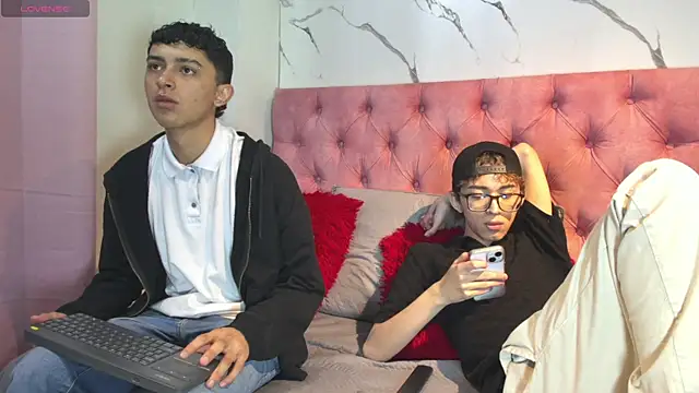 Snapshot of double_temptation2 chatting on 12.20.25 double temptation2 online show from 12.20.25