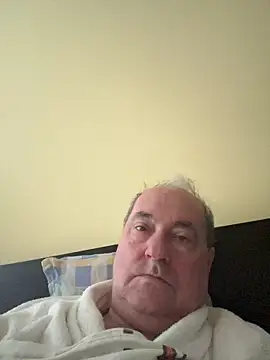 Snapshot of csikar chatting on 05.15.26 csikar online show from 05.15.26