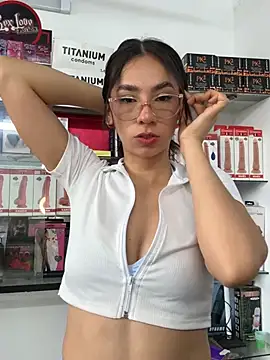 Snapshot of lunaluxury22 chatting on 04.23.26 lunaluxury22 online show from 04.23.26