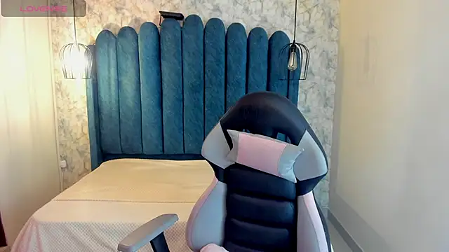 Snapshot of Lovely-martina chatting on 12.16.25 Lovely-martina online show from 12.16.25