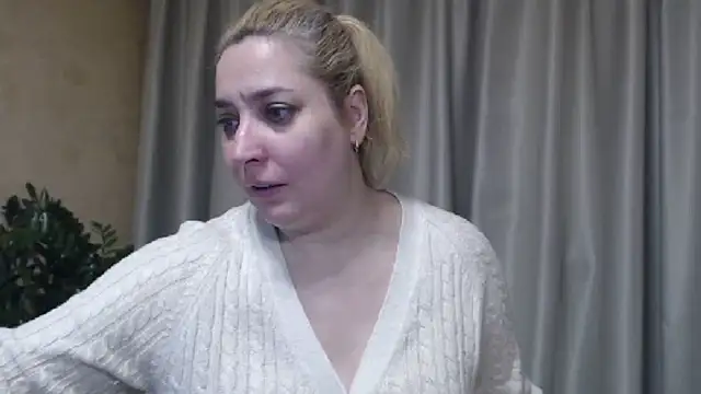 Snapshot of sweetpussy13 chatting on 02.17.26 sweetpussy13 online show from 02.17.26