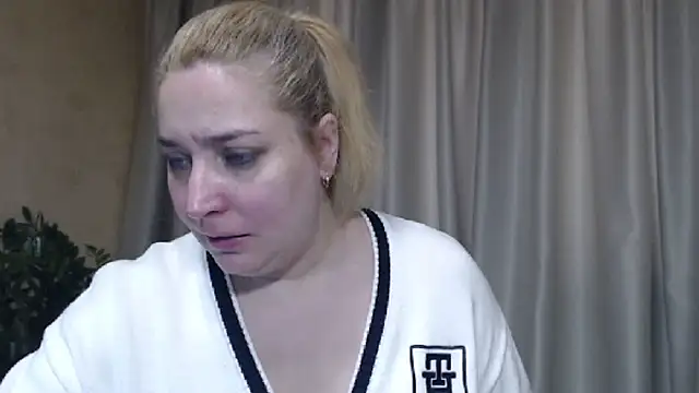 Snapshot of sweetpussy13 chatting on 02.20.26 sweetpussy13 online show from 02.20.26