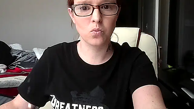 Snapshot of redremmi chatting on 02.26.26 redremmi online show from 02.26.26