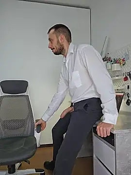 Lovebackground online show from 12.05.25