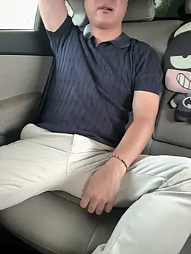 Snapshot of battman4488 chatting on 04.14.26 battman4488 online show from 04.14.26