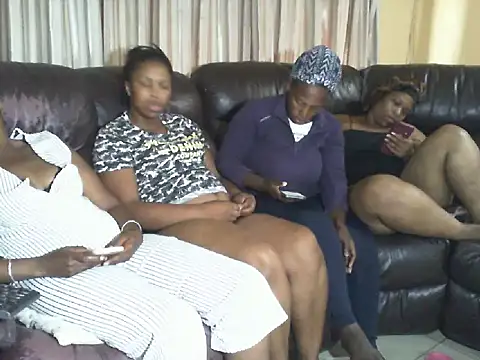 Snapshot of Caramel-goddess18 chatting on 02.18.26 Caramel-goddess18 online show from 02.18.26