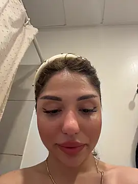 Snapshot of SilkyMira chatting on 01.17.26 SilkyMira online show from 01.17.26