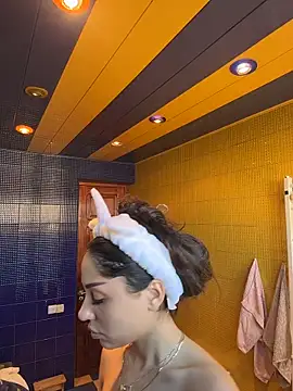 Snapshot of SilkyMira chatting on 02.25.26 SilkyMira online show from 02.25.26