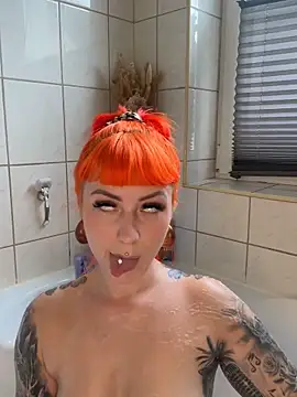 Snapshot of ScarletVixenLive chatting on 05.21.26 ScarletVixenLive online show from 05.21.26