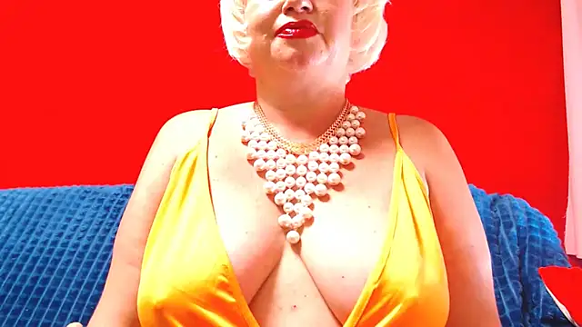 Snapshot of NaughtyMILF4UX chatting on 07.11.26 NaughtyMILF4UX online show from 07.11.26