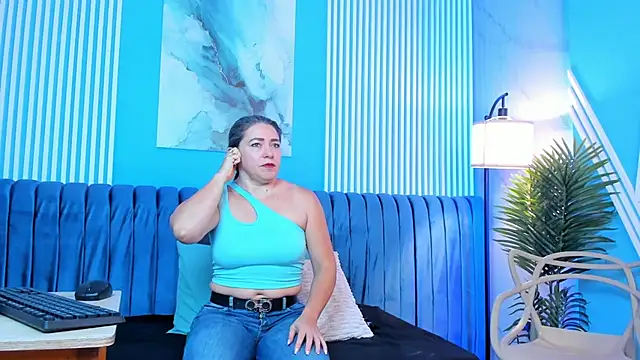 Snapshot of dahianeconnor chatting on 03.20.26 dahianeconnor online show from 03.20.26