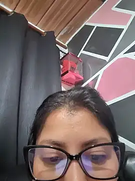 Mia-krafor online show from 12.15.25