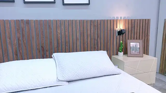 Mia Bellefort online show from 04.06.26