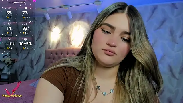 Snapshot of Luna_volk_ chatting on 12.14.25 Luna volk online show from 12.14.25