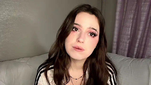 Snapshot of Freya_land chatting on 02.04.26 Freya land online show from 02.04.26