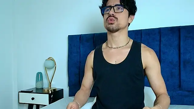 Snapshot of Ethan_Briggs chatting on 12.19.25 Ethan Briggs online show from 12.19.25