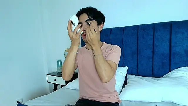 Snapshot of Ethan_Briggs chatting on 12.20.25 Ethan Briggs online show from 12.20.25