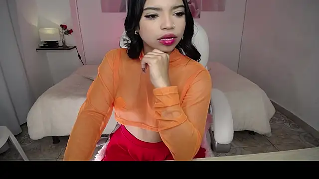 Snapshot of aylin_ross_ chatting on 01.06.26 aylin ross online show from 01.06.26