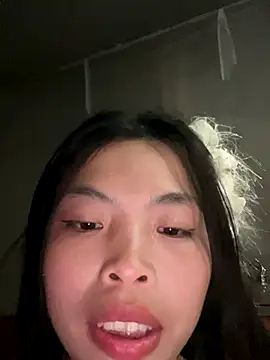 Snapshot of lux-su chatting on 12.22.25 lux-su online show from 12.22.25