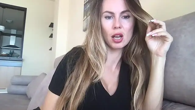 Snapshot of LeMilf chatting on 12.22.25 LeMilf online show from 12.22.25