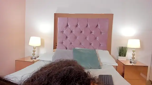 Snapshot of zenda_bianchi chatting on 01.10.26 zenda bianchi online show from 01.10.26