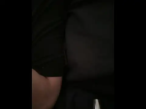 Snapshot of bluntbeautyxo chatting on 05.22.26 bluntbeautyxo online show from 05.22.26