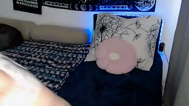 Snapshot of AlienforTwenty chatting on 07.10.26 AlienforTwenty online show from 07.10.26