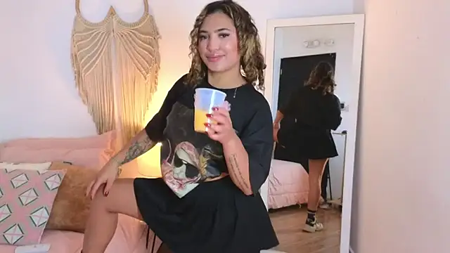 Snapshot of Grecia_Miller_ chatting on 12.22.25 Grecia Miller online show from 12.22.25