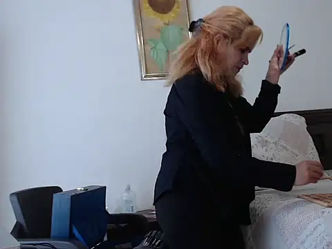 evelynsmithco online show from 12.21.25