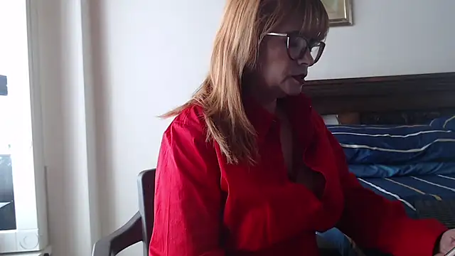 Snapshot of evelynsmithco chatting on 04.22.26 evelynsmithco online show from 04.22.26